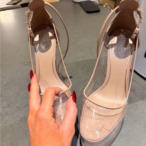 VALENTINO GARAVANI Tan-Go 155 Vinyl & Patent Platform Pump SZ 37.5 as shown good - Picture 10 of 13